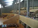 図書館の外壁に接する新アレクサンドリア図書館プール