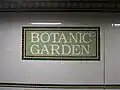 モザイクを用いた駅名標