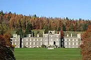 ボウヒル・ハウス（英語版）、現在の公爵家の主邸。