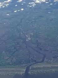 ボイン川河口とドロヘダの航空写真