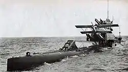 イギリス海軍潜水艦「M2」と艦載機のパーナル ペト(英語版)