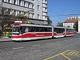 1751中間車体の左側に非常扉が存在する(2006年撮影)