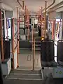 KT8D5Nの中間車体は乗降扉付近が低床構造となっている