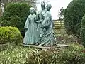 ブロンテ姉妹３人の像