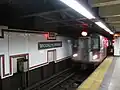 入線するダウンタウン方面6系統各駅停車（当駅止まり）