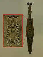 人面が象られた青銅剣