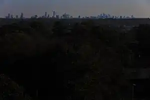 アトランタ市のミッドタウンとダウンタウンのスカイライン、コブ郡 バイニングスから望むペリミターセンター