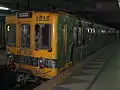 グラフィティで側面を埋めつくされたC線の車両もと名古屋市営地下鉄1200形