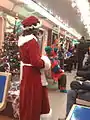 サンタクロースたちが現れたクリスマスの車内