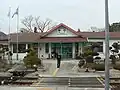 コスモス一色にする前の駅舎