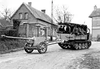 7.5cm対戦車砲 Pak40を牽引するRSO/011943年10月の撮影