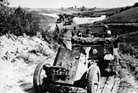 3.7 cm PaK 36対戦車砲を牽引する車両。1941年