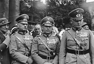 ドイツ陸軍の将官たち(左からルントシュテット、フリッチュ、ブロンベルク。1934年)