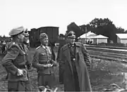 ルブリン親衛隊及び警察指導者時代のグロボクニク(コートの人物)。当時は親衛隊少将。 1940年