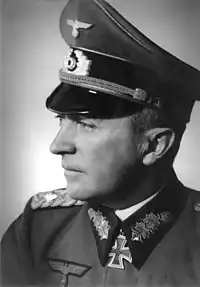将官のラーリシュ・シュティッケライの襟章（1944年ハンス・フォン・グライフェンベルク中将）