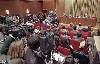 シャボフスキーらが出国の自由化を発表した記者会見の様子(1989年11月9日)