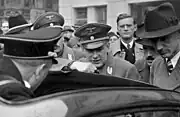 ウィーン大管区指導者時代のグロボクニク(中央の制服姿の人物)。1938年11月
