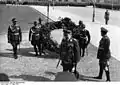 フリーガーシュヴァルトを帯刀するゲーリング元帥ら空軍将校（1938年ウィーン）