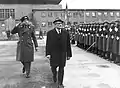閲兵するエーリッヒ・ホーネッカーSED書記長とカール=ハインツ・ホフマン国防相(1972年)