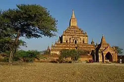スーラーマニ寺院(1183年建立)
