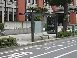 上屋一体型バス停（横浜市営バス）