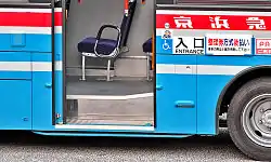 ワンステップバスの中扉部分