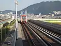 大渚駅に到着する1000系電車