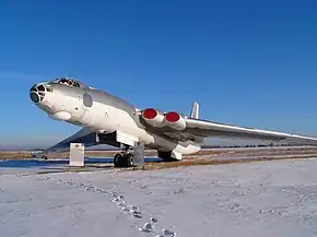 M-4“バイソン”アムール州ベロゴルスク郊外のウクラインカ航空基地(ロシア語版)の展示機(2004年 の撮影)