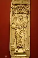 象牙の大天使像 (Archangel Ivory) 、525-550年。コンスタンチノープル