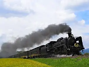 山口線を走行するC57 1「SLやまぐち号」（仁保駅 - 宮野駅間 2017年9月9日）