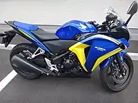 キャンディーライトニングブルー(モリワキカラー限定車)