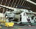 USMC所属CH-53D シースタリオンヘリコプター。 タスティン基地の超大型飛行船格納庫の中で整備されている。時期不詳
