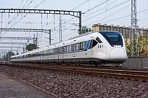 長陽村信号場付近を走行中のS104次列車