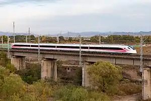 懐柔北駅からの北京市郊外鉄道懐柔密雲線電車
