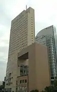 建物の外観を北西側より撮影（建物上部には"WASHINGTON HOTEL"と英語表記されている）