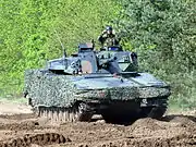 偽装ネットで偽装されたオランダのCV90