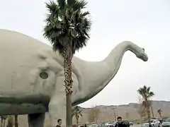 カリフォルニア州カバゾンのカバゾン・ダイナソーにて。