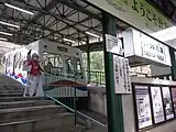 プラットホームと駅名標（2019年12月）