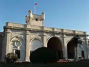 大地の門（旧市街の入り口）