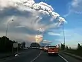 大量の火山灰を噴き上げるカルブコ山（2015年4月22日撮影）