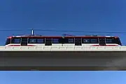 高架区間を走行するS200（2022年撮影）
