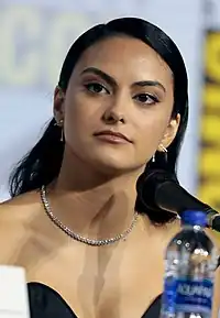 カミラ・メンデスCamila Mendes