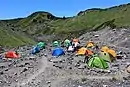 山小屋の南側にあるキャンプ指定地