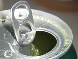 ステイオンタブ式の缶蓋 開封直後
