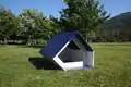 デザイナーズハウス風の犬小屋。（スペイン語圏）
