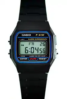 液晶式でデジタル式の腕時計(Casio F91W)