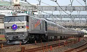 EF510形が牽引する「カシオペア」（2010年8月 蕨駅 - 南浦和駅間）