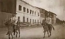 シマウマに乗りパトロールするドイツ領東アフリカの植民地軍（1911年）