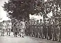 規格帽に米軍式の野戦服を着用している（1945年10月10日）