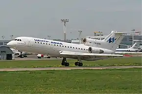センターアヴィア(英語版)のYak-42D